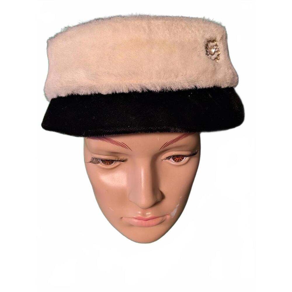 ADORABLE Vintage 1960s Black and Cream Faux Fur Velour Hat & Decorative Brooch